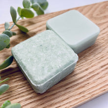 Load image into Gallery viewer, Mint, Eucalyptus &amp; Tea Tree Conditioner Bar
