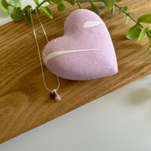 Load image into Gallery viewer, Hidden Crystalball Necklace Bath Bomb
